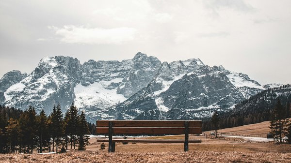 Quels sont les meilleurs endroits pour une randonnée en haute montagne dans les Dolomites, Italie?